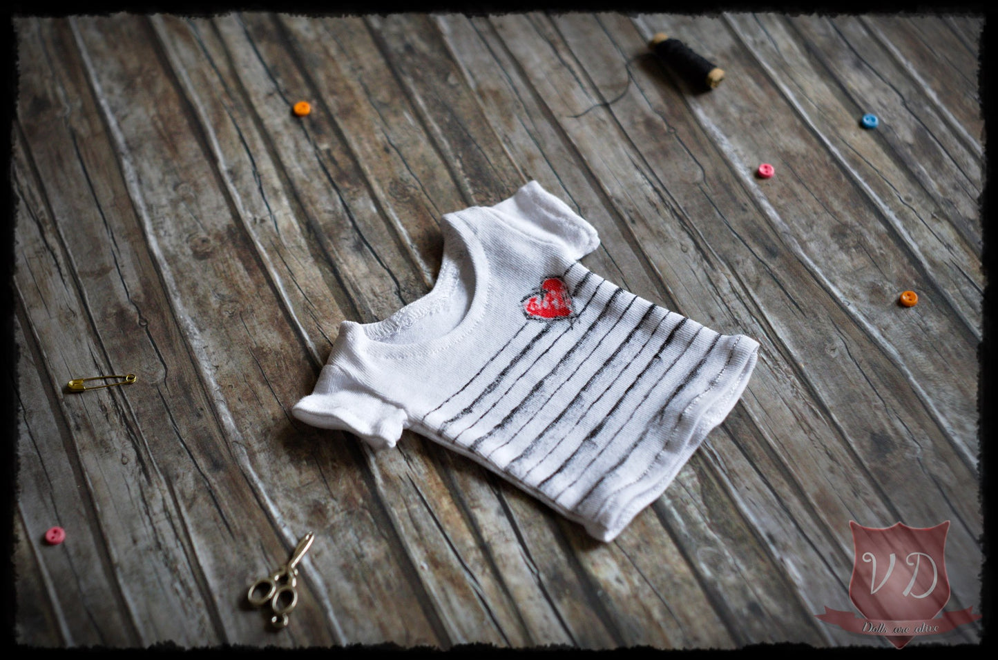 White Graphic Stripes and Heart Pattern T-shirt, Top for MSD, Minifee, 1/4 BJD